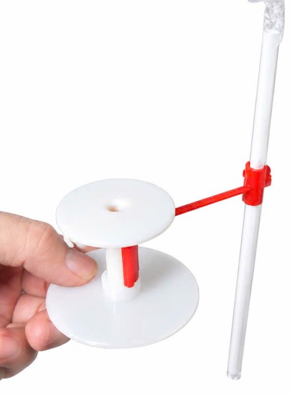 Kẹp ống hút ở đầu khóa dài của nút dừa